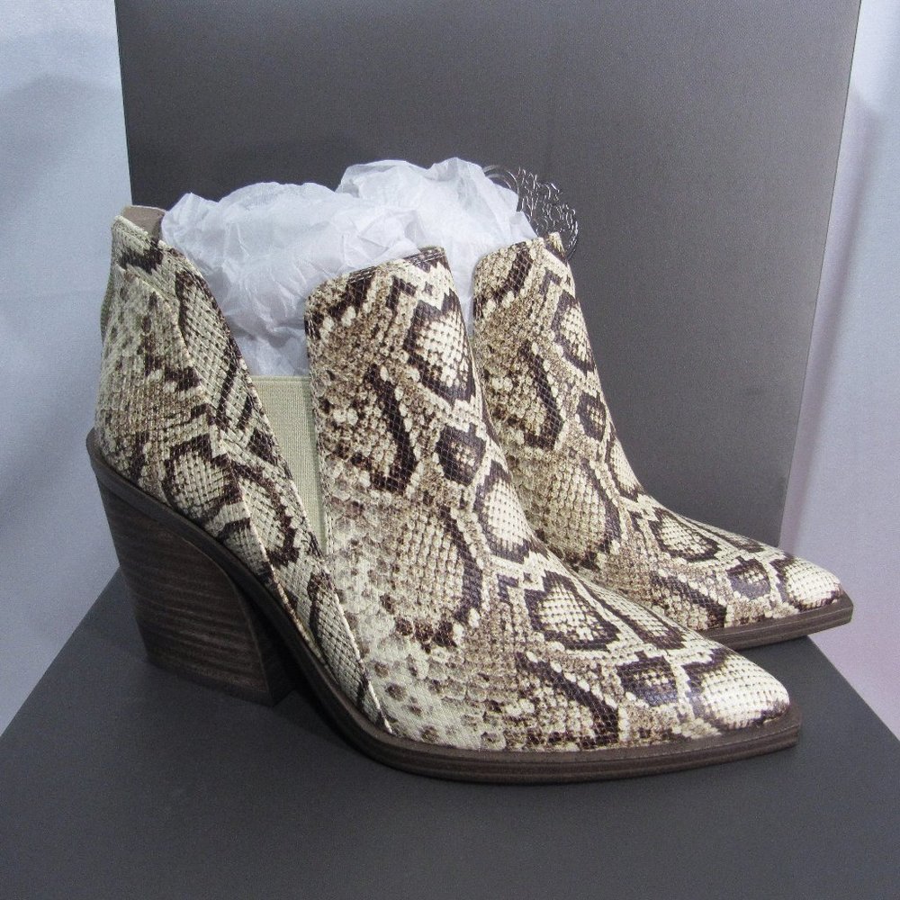 NWT  VINCE CAMUTO GRADINA ANKLE BOOTIE GENUINE LEATHER PYTHON PATTERN 8.5